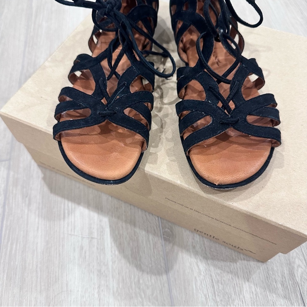 Gentle Souls break my heart flat cage tie front suede sandal black size 7.5 - Picture 4 of 9